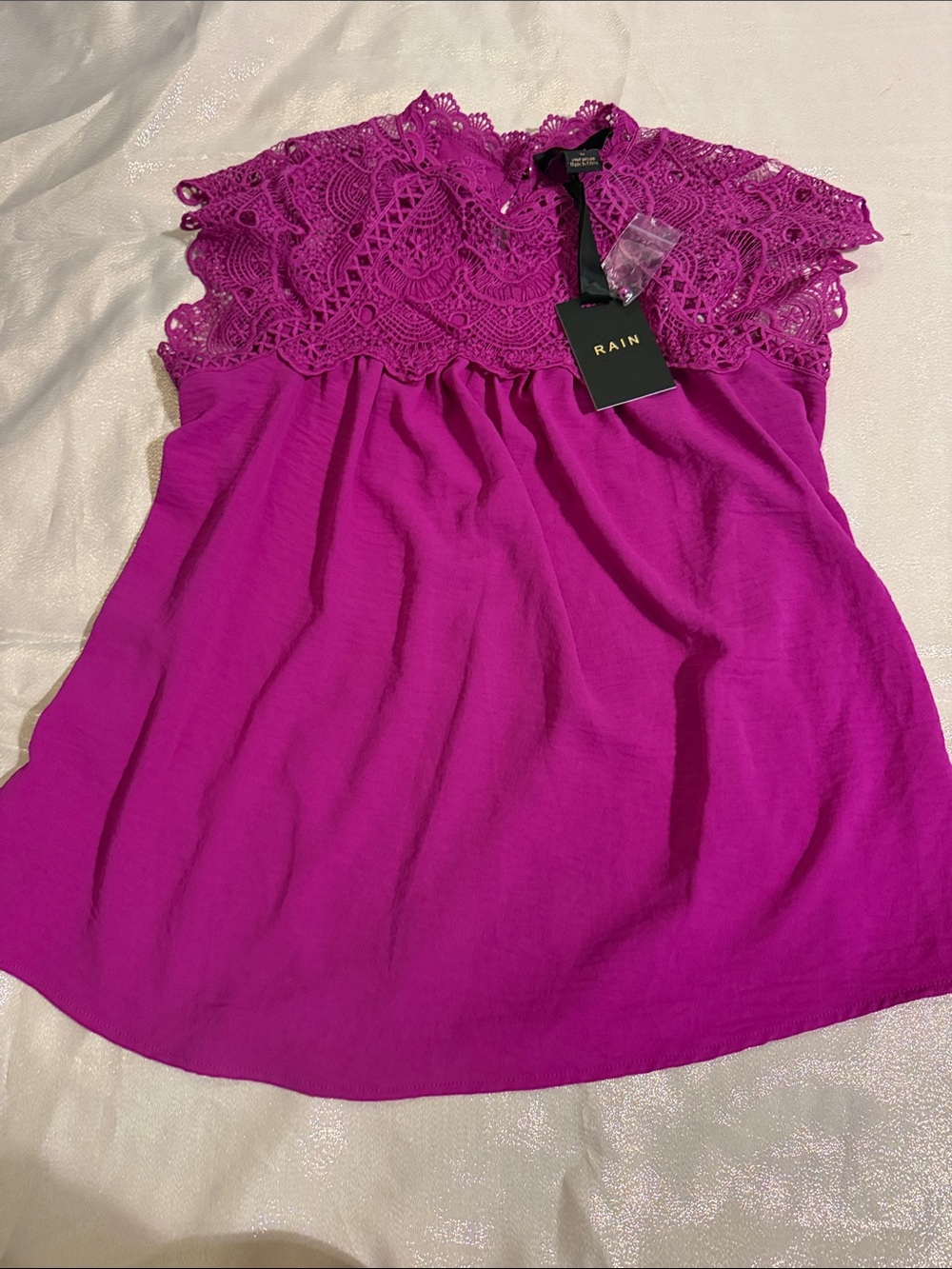 RAIN Women's Fuchsia Lace Yoke Sleeveless Camisole